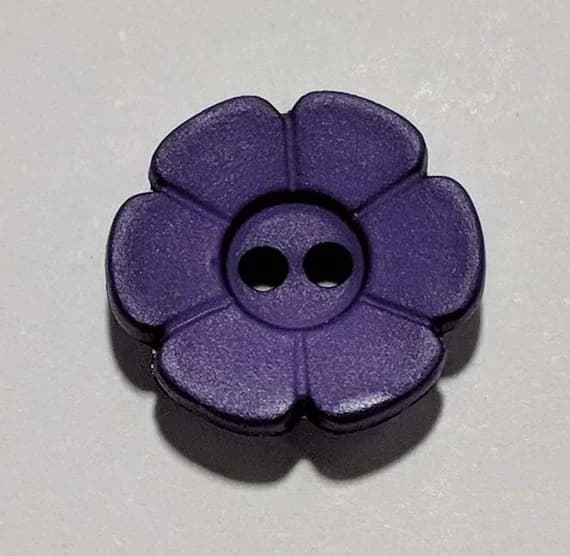 purple none - Purple Daisy Flower Plastic Button - 15mm / 5/8 inch - Dill Buttons - Set of 4