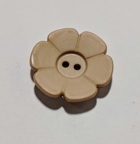 beige none - Daisy Beige Flower Plastic Button - 28mm / 1 1/8 inch - Dill Buttons - Set of 2