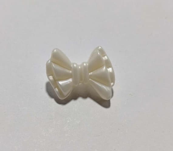white none - Pearl White Bow Plastic Button - 20mm / 13/16" Dill Buttons (Set of 3)