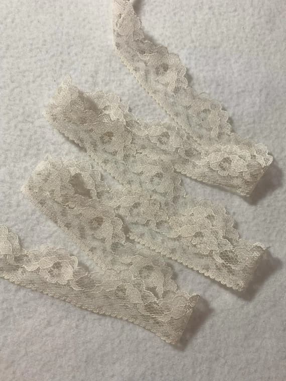 lace - Vintage Floral Border Lace Trim Ecru 1" wide x 3 Yards