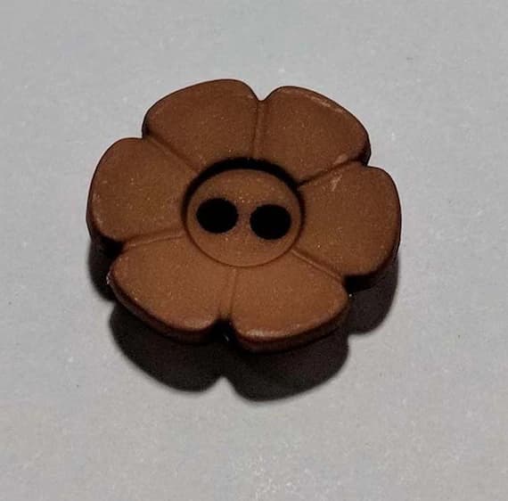 brown none - Toffee Brown Daisy Flower Plastic Button - 15mm / 5/8 inch - Dill Buttons - Set of 4