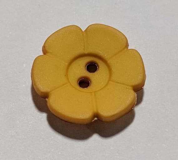 gold none - School Gold Daisy Flower Plastic Button - 15mm / 5/8 inch - Dill Buttons - Set of 4