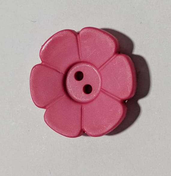 fuchsia none - Daisy Fuchsia Pink Flower Plastic Button - 28mm / 1 1/8 inch - Dill Buttons - Set of 2