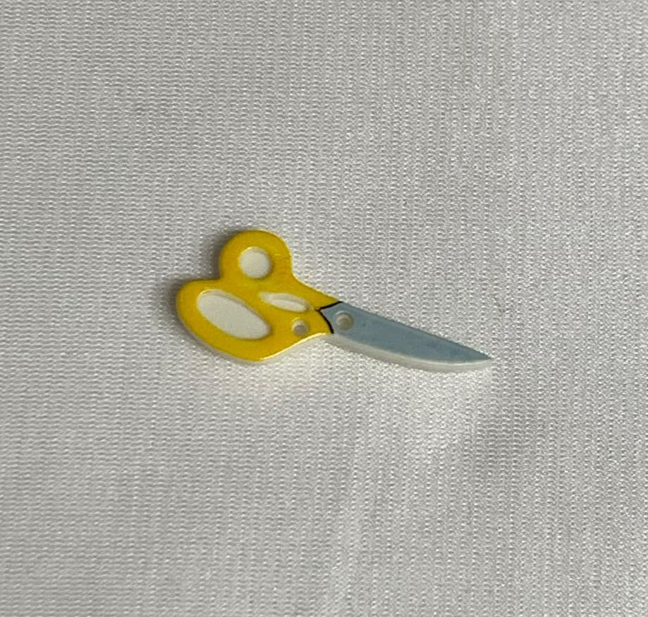 Scissors Plastic Button -1-1/4" - Dill Buttons Brand