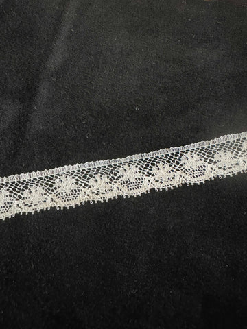 Vintage White Floral Border Heirloom Lace Trim 1/2" wide x 2 Yards