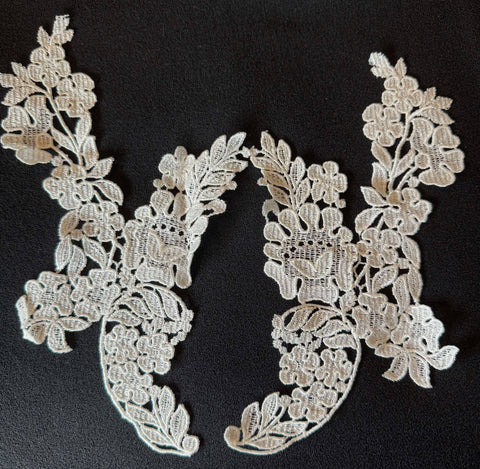 Pair of White Vintage Floral Guipure Lace Floral Appliques Bridal