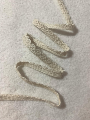 Vintage Handmade Crochet Border Lace Trim Ivory 3/8" wide x 4.75 Yards