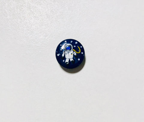 Space Astronaut Plastic Button - 18mm / 11/16" - Dill Buttons Brand